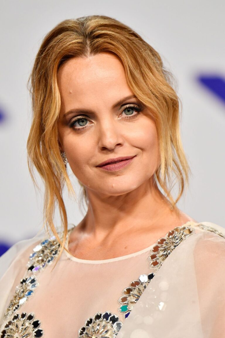 Mena Suvari